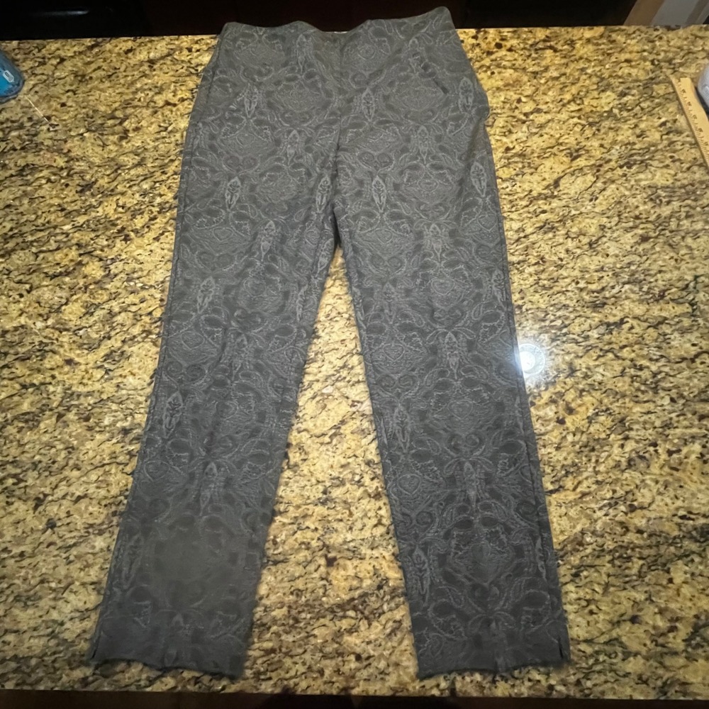 NEW Chicos Fabulously Slimming Ponte‎ Slim Ankle Pants Grey Scroll Paisley 0.5/6
